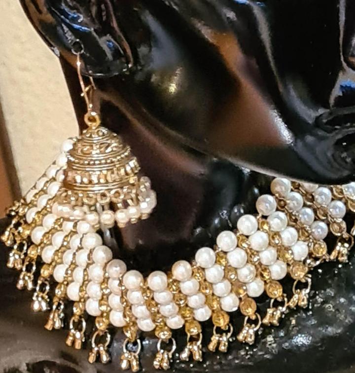 Choisissez parmi une multitude de colliers, de bracelets, de bagues et de créoles dans notre boutique